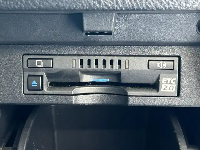 トヨタ アルファードハイブリット SR Cパッケージ 大阪府 2018(平30)年 5.9万km ホワイトパールクリスタルシャイン Toyota Safety Sence/・プリクラッシュセーフティ/・レーントレーシングアシスト/・レーダークルーズコントロール（全車速追従機能付）/・アダプティブハイビームシステム/・ロードサインアシスト/・インテリジェントクリアランスソナー/TRDエアロ（F・S・R）/サンルーフ/JBLプレミアムサウンドシステム/純正フリップダウンモニター/純正メーカーオプションナビ/　CD/DVD/BT/フルセグTV/バック・フロント・サイドカメラ/両側パワースライドドア/パワーバックドア/オートLEDヘッドライト/フォグランプ/レザーシート/パワーシート（D席のみメモリ付き）/エアーシート・シートヒーター/オットマン/純正19インチアルミホイール/ブラインドスポットモニター/スマートキー/ビルトインETC2.0/デジタルインナーミラー/フロアマット