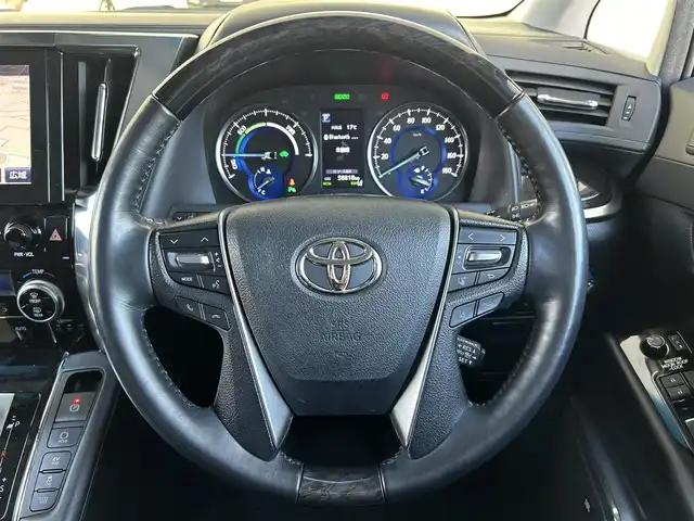 トヨタ アルファードハイブリット SR Cパッケージ 大阪府 2018(平30)年 5.9万km ホワイトパールクリスタルシャイン Toyota Safety Sence/・プリクラッシュセーフティ/・レーントレーシングアシスト/・レーダークルーズコントロール（全車速追従機能付）/・アダプティブハイビームシステム/・ロードサインアシスト/・インテリジェントクリアランスソナー/TRDエアロ（F・S・R）/サンルーフ/JBLプレミアムサウンドシステム/純正フリップダウンモニター/純正メーカーオプションナビ/　CD/DVD/BT/フルセグTV/バック・フロント・サイドカメラ/両側パワースライドドア/パワーバックドア/オートLEDヘッドライト/フォグランプ/レザーシート/パワーシート（D席のみメモリ付き）/エアーシート・シートヒーター/オットマン/純正19インチアルミホイール/ブラインドスポットモニター/スマートキー/ビルトインETC2.0/デジタルインナーミラー/フロアマット