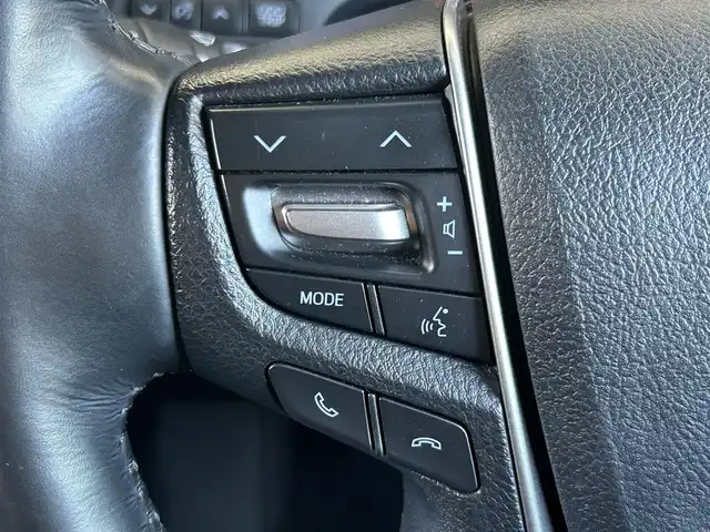 トヨタ アルファードハイブリット SR Cパッケージ 大阪府 2018(平30)年 5.9万km ホワイトパールクリスタルシャイン Toyota Safety Sence/・プリクラッシュセーフティ/・レーントレーシングアシスト/・レーダークルーズコントロール（全車速追従機能付）/・アダプティブハイビームシステム/・ロードサインアシスト/・インテリジェントクリアランスソナー/TRDエアロ（F・S・R）/サンルーフ/JBLプレミアムサウンドシステム/純正フリップダウンモニター/純正メーカーオプションナビ/　CD/DVD/BT/フルセグTV/バック・フロント・サイドカメラ/両側パワースライドドア/パワーバックドア/オートLEDヘッドライト/フォグランプ/レザーシート/パワーシート（D席のみメモリ付き）/エアーシート・シートヒーター/オットマン/純正19インチアルミホイール/ブラインドスポットモニター/スマートキー/ビルトインETC2.0/デジタルインナーミラー/フロアマット