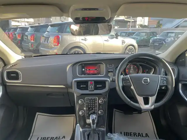 ボルボ Ｖ４０ D4 モメンタム 栃木県 2018(平30)年 5.6万km アイスホワイト 純正HDDナビ/(AM/FM/CD/DVD/HDD/Bluetooth)/アダプティブクルーズコントロール /衝突被害軽減ブレーキ /レーンキーピング /ブラインドスポットインフォメーション /バックカメラ /シートヒーター /パワーシート /ETC /保証書/取扱説明書/スペアキー