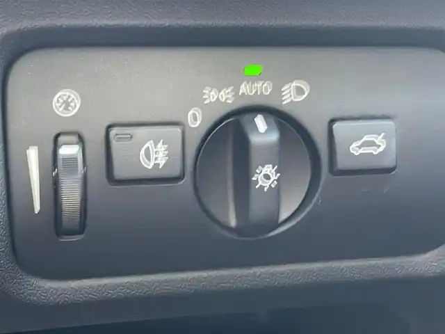 ボルボ Ｖ４０ D4 モメンタム 栃木県 2018(平30)年 5.6万km アイスホワイト 純正HDDナビ/(AM/FM/CD/DVD/HDD/Bluetooth)/アダプティブクルーズコントロール /衝突被害軽減ブレーキ /レーンキーピング /ブラインドスポットインフォメーション /バックカメラ /シートヒーター /パワーシート /ETC /保証書/取扱説明書/スペアキー