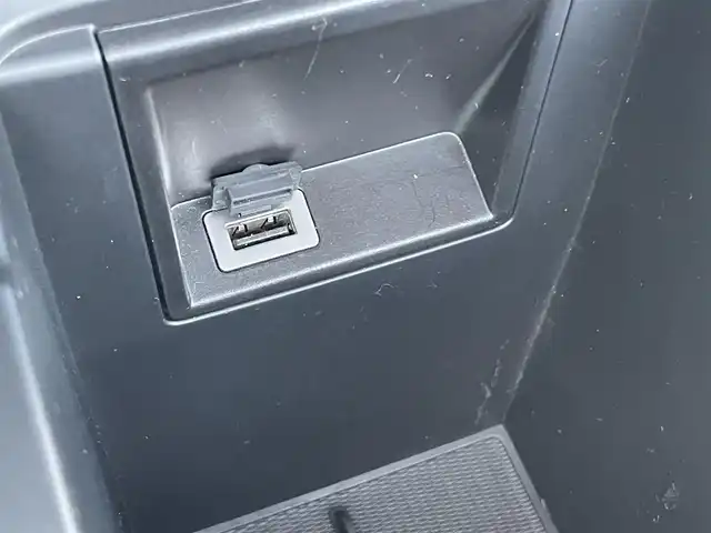 ボルボ Ｖ４０ D4 モメンタム 栃木県 2018(平30)年 5.6万km アイスホワイト 純正HDDナビ/(AM/FM/CD/DVD/HDD/Bluetooth)/アダプティブクルーズコントロール /衝突被害軽減ブレーキ /レーンキーピング /ブラインドスポットインフォメーション /バックカメラ /シートヒーター /パワーシート /ETC /保証書/取扱説明書/スペアキー