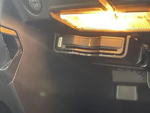 ボルボ Ｖ４０ D4 モメンタム 栃木県 2018(平30)年 5.6万km アイスホワイト 純正HDDナビ/(AM/FM/CD/DVD/HDD/Bluetooth)/アダプティブクルーズコントロール /衝突被害軽減ブレーキ /レーンキーピング /ブラインドスポットインフォメーション /バックカメラ /シートヒーター /パワーシート /ETC /保証書/取扱説明書/スペアキー