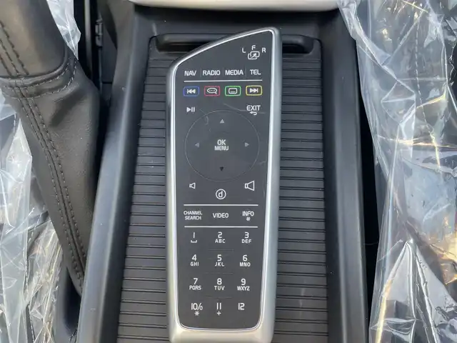 ボルボ Ｖ４０ D4 モメンタム 栃木県 2018(平30)年 5.6万km アイスホワイト 純正HDDナビ/(AM/FM/CD/DVD/HDD/Bluetooth)/アダプティブクルーズコントロール /衝突被害軽減ブレーキ /レーンキーピング /ブラインドスポットインフォメーション /バックカメラ /シートヒーター /パワーシート /ETC /保証書/取扱説明書/スペアキー