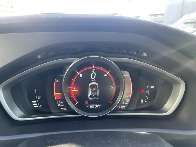 ボルボ Ｖ４０ D4 モメンタム 栃木県 2018(平30)年 5.6万km アイスホワイト 純正HDDナビ/(AM/FM/CD/DVD/HDD/Bluetooth)/アダプティブクルーズコントロール /衝突被害軽減ブレーキ /レーンキーピング /ブラインドスポットインフォメーション /バックカメラ /シートヒーター /パワーシート /ETC /保証書/取扱説明書/スペアキー