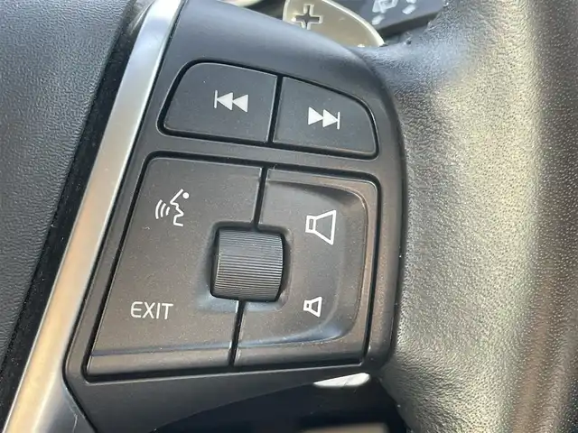 ボルボ Ｖ４０ D4 モメンタム 栃木県 2018(平30)年 5.6万km アイスホワイト 純正HDDナビ/(AM/FM/CD/DVD/HDD/Bluetooth)/アダプティブクルーズコントロール /衝突被害軽減ブレーキ /レーンキーピング /ブラインドスポットインフォメーション /バックカメラ /シートヒーター /パワーシート /ETC /保証書/取扱説明書/スペアキー