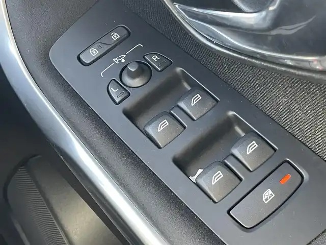 ボルボ Ｖ４０ D4 モメンタム 栃木県 2018(平30)年 5.6万km アイスホワイト 純正HDDナビ/(AM/FM/CD/DVD/HDD/Bluetooth)/アダプティブクルーズコントロール /衝突被害軽減ブレーキ /レーンキーピング /ブラインドスポットインフォメーション /バックカメラ /シートヒーター /パワーシート /ETC /保証書/取扱説明書/スペアキー