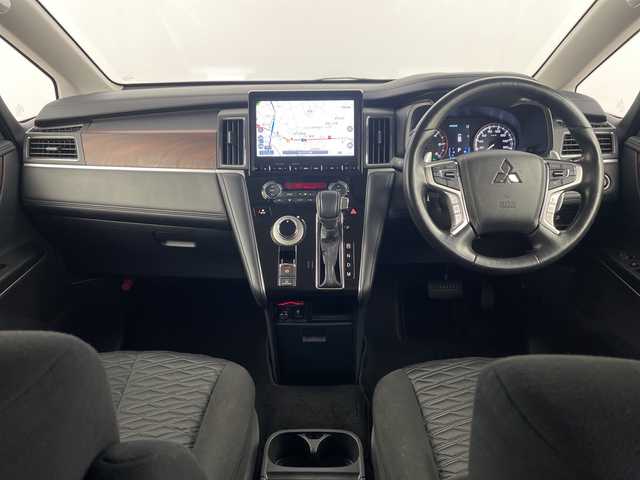 三菱 デリカＤ：５ P 埼玉県 2021(令3)年 4万km ダイヤモンドブラックマイカ 電動サイドステップ　/純正10.1型ナビ　/全方位カメラ　/両側パワースライドドア　/電動リアゲート　/ドライブレコーダー　/ＥＴＣ　/アダプティブクルーズコントロール/レーンキープアシスト/衝突軽減システム/ブラインドスポットモニター/パドルシフト/パワーシート　/シートヒーター　/ステアリングヒーター　/純正アルミホイール/フロアマット/オートマティックハイビーム/LEDヘッドライト