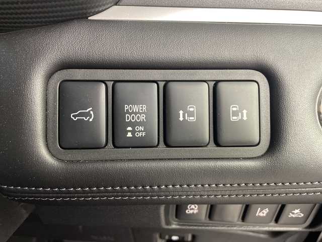 三菱 デリカＤ：５ P 埼玉県 2021(令3)年 4万km ダイヤモンドブラックマイカ 電動サイドステップ　/純正10.1型ナビ　/全方位カメラ　/両側パワースライドドア　/電動リアゲート　/ドライブレコーダー　/ＥＴＣ　/アダプティブクルーズコントロール/レーンキープアシスト/衝突軽減システム/ブラインドスポットモニター/パドルシフト/パワーシート　/シートヒーター　/ステアリングヒーター　/純正アルミホイール/フロアマット/オートマティックハイビーム/LEDヘッドライト