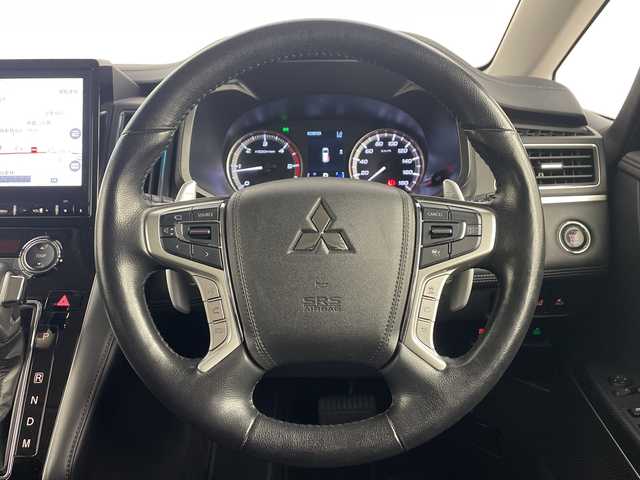 三菱 デリカＤ：５ P 埼玉県 2021(令3)年 4万km ダイヤモンドブラックマイカ 電動サイドステップ　/純正10.1型ナビ　/全方位カメラ　/両側パワースライドドア　/電動リアゲート　/ドライブレコーダー　/ＥＴＣ　/アダプティブクルーズコントロール/レーンキープアシスト/衝突軽減システム/ブラインドスポットモニター/パドルシフト/パワーシート　/シートヒーター　/ステアリングヒーター　/純正アルミホイール/フロアマット/オートマティックハイビーム/LEDヘッドライト