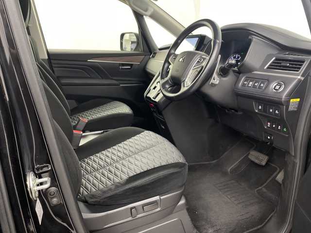 三菱 デリカＤ：５ P 埼玉県 2021(令3)年 4万km ダイヤモンドブラックマイカ 電動サイドステップ　/純正10.1型ナビ　/全方位カメラ　/両側パワースライドドア　/電動リアゲート　/ドライブレコーダー　/ＥＴＣ　/アダプティブクルーズコントロール/レーンキープアシスト/衝突軽減システム/ブラインドスポットモニター/パドルシフト/パワーシート　/シートヒーター　/ステアリングヒーター　/純正アルミホイール/フロアマット/オートマティックハイビーム/LEDヘッドライト