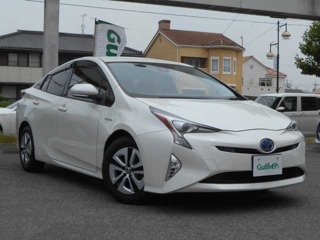 トヨタ プリウス A プレミアム 愛知県 2016(平28)年 5.4万km ホワイトパールクリスタルシャイン トヨタセーフティセンス/ BSM/LDA/AHB/IPA/ICS/レーダークルーズコントロール/純正９インチSDナビ・DVD/Bluetooth/DVD/フルセグテレビ/バックカメラ/スマートキー×2ケ/プッシュスタート/ビルトインETC/LEDヘッドライト/オートライト/純正フロアマット/純正アルミホイル