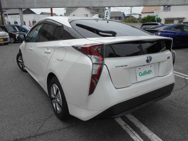 トヨタ プリウス A プレミアム 愛知県 2016(平28)年 5.4万km ホワイトパールクリスタルシャイン トヨタセーフティセンス/ BSM/LDA/AHB/IPA/ICS/レーダークルーズコントロール/純正９インチSDナビ・DVD/Bluetooth/DVD/フルセグテレビ/バックカメラ/スマートキー×2ケ/プッシュスタート/ビルトインETC/LEDヘッドライト/オートライト/純正フロアマット/純正アルミホイル