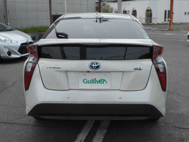 トヨタ プリウス A プレミアム 愛知県 2016(平28)年 5.4万km ホワイトパールクリスタルシャイン トヨタセーフティセンス/ BSM/LDA/AHB/IPA/ICS/レーダークルーズコントロール/純正９インチSDナビ・DVD/Bluetooth/DVD/フルセグテレビ/バックカメラ/スマートキー×2ケ/プッシュスタート/ビルトインETC/LEDヘッドライト/オートライト/純正フロアマット/純正アルミホイル