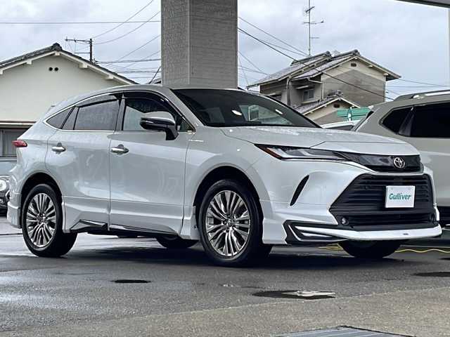 トヨタ ハリアー Z 愛媛県 2023(令5)年 2.3万km プラチナホワイトパールマイカ ワンオーナー/純正ナビ/・フルセグTV/・Bluetooth接続/・AppleCarPlay/・AndroidAuto/・AM/FM/モデリスタエアロ/バックカメラ/ビルトインETC/ToyotaSafetySense/・プリクラッシュセーフティ/・横断歩行者検知機能/・緊急時操舵支援機能/・低速時加速抑制機能/・レーントレーシングアシスト/・ロードサインアシスト/・先行車発進告知機能 /・レーンディパーチャーアラート/・オートマチックハイビーム/・レーダークルーズコントロール/JBLプレミアムサウンド/ハーフレザーシート/D席パワーシート/デジタルインナーミラー/前後ドライブレコーダー/ヘッドアップディスプレイ/スペアキー/保証書/取扱説明書