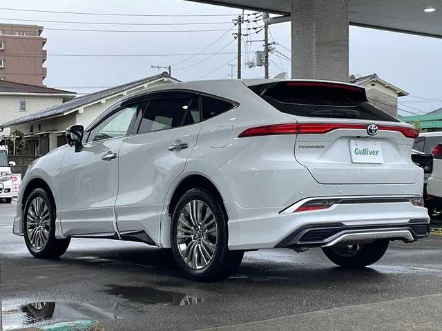 トヨタ ハリアー Z 愛媛県 2023(令5)年 2.3万km プラチナホワイトパールマイカ ワンオーナー/純正ナビ/・フルセグTV/・Bluetooth接続/・AppleCarPlay/・AndroidAuto/・AM/FM/モデリスタエアロ/バックカメラ/ビルトインETC/ToyotaSafetySense/・プリクラッシュセーフティ/・横断歩行者検知機能/・緊急時操舵支援機能/・低速時加速抑制機能/・レーントレーシングアシスト/・ロードサインアシスト/・先行車発進告知機能 /・レーンディパーチャーアラート/・オートマチックハイビーム/・レーダークルーズコントロール/JBLプレミアムサウンド/ハーフレザーシート/D席パワーシート/デジタルインナーミラー/前後ドライブレコーダー/ヘッドアップディスプレイ/スペアキー/保証書/取扱説明書