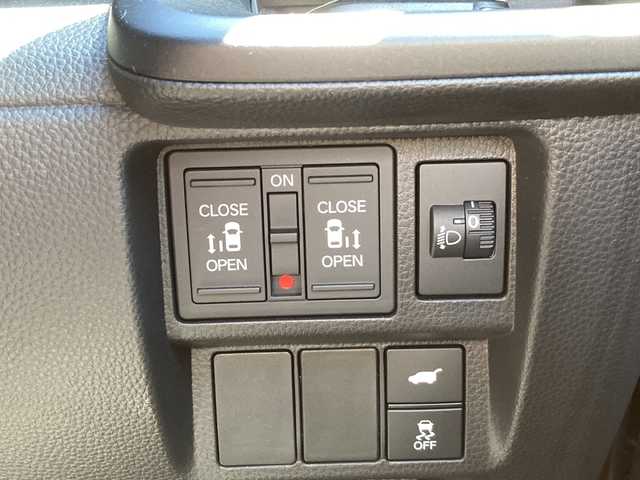 ホンダ ステップワゴン スパーダ eHEV 佐賀県 2023(令5)年 1.3万km クリスタルブラックパール 純正11.4インチナビ/マルチビューカメラ/アダプティブクルーズコントロール/衝突被害軽減ブレーキ/クリアランスソナー/ブラインドスポットモニター/車線逸脱警報機能/SOSコール/両側パワースライドドア/電動パーキングブレーキ/オートブレーキホールド/ETC/パワーバックドア/ハーフレザーシート/シートヒーター/オットマン/シートバックテーブル/ステアリングリモコン/レザーステアリング/LEDヘッドライト/フォグライト/純正アルミホイール