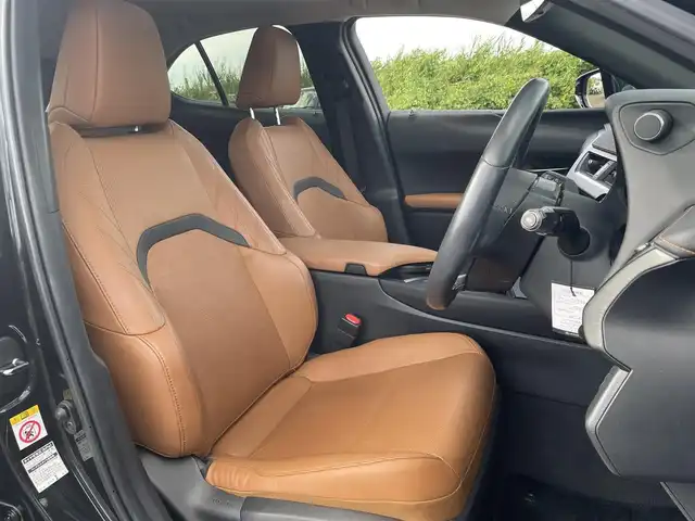 レクサス ＵＸ 200 バージョンL 鹿児島県 2019(令1)年 4.5万km グラファイトブラックガラスフレーク サンルーフ/純正ナビ/（Bluetooth/CD/DVD/TV/フルセグ/）/パノラミックビューモニター/クルーズコントロール/LEDオートライト/レザーシート/オートエアコン/アイドリンクストップ/スマートキー/ETC