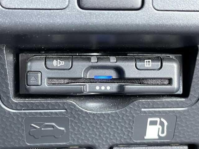 トヨタ ルーミー カスタムG 山口県 2022(令4)年 5.6万km 黒 純正ナビ【CN-RX06WD】/　CD/DVD/BD/AM/FM/フルセグテレビ/Bluetooth/アラウンドビューモニター/ETC/前後ドライブレコーダー/アイドリングストップ/両側パワースライドドア/USB端子/電動パーキングブレーキ/電動格納ウィンカーミラー/コーナーセンサー/純正フロアマット/純正アルミホイール14インチ/後席フラットシート/純正LEDヘッドライト/フォグランプ