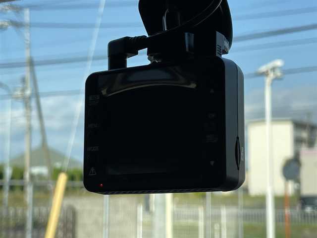 トヨタ ルーミー カスタムG 山口県 2022(令4)年 5.6万km 黒 純正ナビ【CN-RX06WD】/　CD/DVD/BD/AM/FM/フルセグテレビ/Bluetooth/アラウンドビューモニター/ETC/前後ドライブレコーダー/アイドリングストップ/両側パワースライドドア/USB端子/電動パーキングブレーキ/電動格納ウィンカーミラー/コーナーセンサー/純正フロアマット/純正アルミホイール14インチ/後席フラットシート/純正LEDヘッドライト/フォグランプ