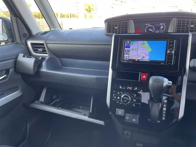 トヨタ ルーミー カスタムG 山口県 2022(令4)年 5.6万km 黒 純正ナビ【CN-RX06WD】/　CD/DVD/BD/AM/FM/フルセグテレビ/Bluetooth/アラウンドビューモニター/ETC/前後ドライブレコーダー/アイドリングストップ/両側パワースライドドア/USB端子/電動パーキングブレーキ/電動格納ウィンカーミラー/コーナーセンサー/純正フロアマット/純正アルミホイール14インチ/後席フラットシート/純正LEDヘッドライト/フォグランプ