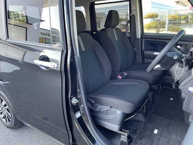 トヨタ ルーミー カスタムG 山口県 2022(令4)年 5.6万km 黒 純正ナビ【CN-RX06WD】/　CD/DVD/BD/AM/FM/フルセグテレビ/Bluetooth/アラウンドビューモニター/ETC/前後ドライブレコーダー/アイドリングストップ/両側パワースライドドア/USB端子/電動パーキングブレーキ/電動格納ウィンカーミラー/コーナーセンサー/純正フロアマット/純正アルミホイール14インチ/後席フラットシート/純正LEDヘッドライト/フォグランプ