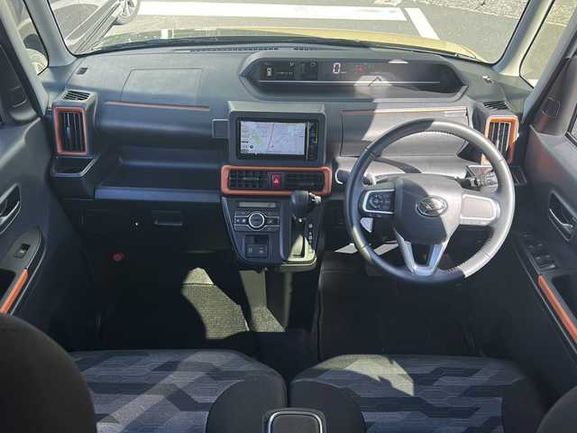 ダイハツ タント ファンクロスターボ 静岡県 2023(令5)年 1.2万km ブラックマイカメタリック/サンドベージュメタリック 社外メモリナビ/・CD/・DVD/・フルセグＴＶ/・Bluetooth/・AM/・FM/主要装備/・両側パワスラ/・衝突軽減/・レーンキープ/・コーナーセンサー前後/・バックカメラ/・ETC/・ドラレコ前/・シートヒーターD/N席/・ステリモ/・電動パーキングブレーキ/・オートホールド/・LEDヘッドライト/・オートライト/・オートハイビーム/・フォグランプ/・社外フロアマット/・純正フアルミホイール/・スペアキー1本