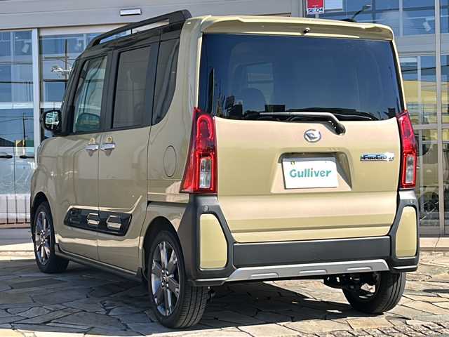 ダイハツ タント ファンクロスターボ 静岡県 2023(令5)年 1.2万km ブラックマイカメタリック/サンドベージュメタリック 社外メモリナビ/・CD/・DVD/・フルセグＴＶ/・Bluetooth/・AM/・FM/主要装備/・両側パワスラ/・衝突軽減/・レーンキープ/・コーナーセンサー前後/・バックカメラ/・ETC/・ドラレコ前/・シートヒーターD/N席/・ステリモ/・電動パーキングブレーキ/・オートホールド/・LEDヘッドライト/・オートライト/・オートハイビーム/・フォグランプ/・社外フロアマット/・純正フアルミホイール/・スペアキー1本