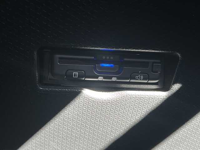 ダイハツ タント ファンクロスターボ 静岡県 2023(令5)年 1.2万km ブラックマイカメタリック/サンドベージュメタリック 社外メモリナビ/・CD/・DVD/・フルセグＴＶ/・Bluetooth/・AM/・FM/主要装備/・両側パワスラ/・衝突軽減/・レーンキープ/・コーナーセンサー前後/・バックカメラ/・ETC/・ドラレコ前/・シートヒーターD/N席/・ステリモ/・電動パーキングブレーキ/・オートホールド/・LEDヘッドライト/・オートライト/・オートハイビーム/・フォグランプ/・社外フロアマット/・純正フアルミホイール/・スペアキー1本