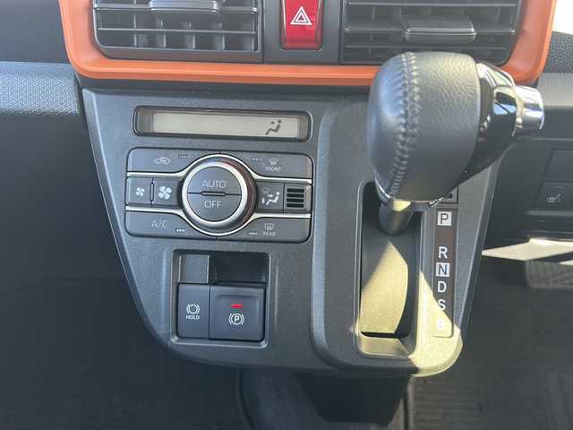 ダイハツ タント ファンクロスターボ 静岡県 2023(令5)年 1.2万km ブラックマイカメタリック/サンドベージュメタリック 社外メモリナビ/・CD/・DVD/・フルセグＴＶ/・Bluetooth/・AM/・FM/主要装備/・両側パワスラ/・衝突軽減/・レーンキープ/・コーナーセンサー前後/・バックカメラ/・ETC/・ドラレコ前/・シートヒーターD/N席/・ステリモ/・電動パーキングブレーキ/・オートホールド/・LEDヘッドライト/・オートライト/・オートハイビーム/・フォグランプ/・社外フロアマット/・純正フアルミホイール/・スペアキー1本