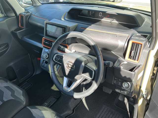 ダイハツ タント ファンクロスターボ 静岡県 2023(令5)年 1.2万km ブラックマイカメタリック/サンドベージュメタリック 社外メモリナビ/・CD/・DVD/・フルセグＴＶ/・Bluetooth/・AM/・FM/主要装備/・両側パワスラ/・衝突軽減/・レーンキープ/・コーナーセンサー前後/・バックカメラ/・ETC/・ドラレコ前/・シートヒーターD/N席/・ステリモ/・電動パーキングブレーキ/・オートホールド/・LEDヘッドライト/・オートライト/・オートハイビーム/・フォグランプ/・社外フロアマット/・純正フアルミホイール/・スペアキー1本