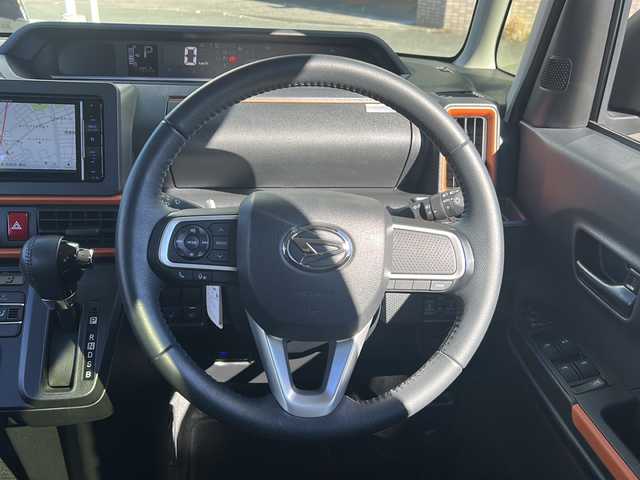 ダイハツ タント ファンクロスターボ 静岡県 2023(令5)年 1.2万km ブラックマイカメタリック/サンドベージュメタリック 社外メモリナビ/・CD/・DVD/・フルセグＴＶ/・Bluetooth/・AM/・FM/主要装備/・両側パワスラ/・衝突軽減/・レーンキープ/・コーナーセンサー前後/・バックカメラ/・ETC/・ドラレコ前/・シートヒーターD/N席/・ステリモ/・電動パーキングブレーキ/・オートホールド/・LEDヘッドライト/・オートライト/・オートハイビーム/・フォグランプ/・社外フロアマット/・純正フアルミホイール/・スペアキー1本