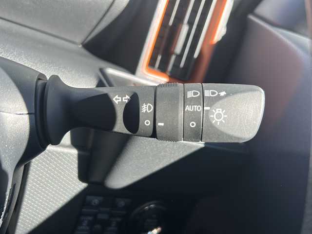 ダイハツ タント ファンクロスターボ 静岡県 2023(令5)年 1.2万km ブラックマイカメタリック/サンドベージュメタリック 社外メモリナビ/・CD/・DVD/・フルセグＴＶ/・Bluetooth/・AM/・FM/主要装備/・両側パワスラ/・衝突軽減/・レーンキープ/・コーナーセンサー前後/・バックカメラ/・ETC/・ドラレコ前/・シートヒーターD/N席/・ステリモ/・電動パーキングブレーキ/・オートホールド/・LEDヘッドライト/・オートライト/・オートハイビーム/・フォグランプ/・社外フロアマット/・純正フアルミホイール/・スペアキー1本