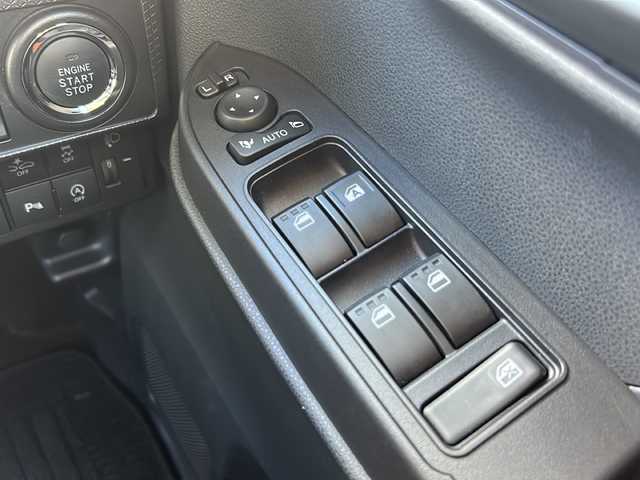 ダイハツ タント ファンクロスターボ 静岡県 2023(令5)年 1.2万km ブラックマイカメタリック/サンドベージュメタリック 社外メモリナビ/・CD/・DVD/・フルセグＴＶ/・Bluetooth/・AM/・FM/主要装備/・両側パワスラ/・衝突軽減/・レーンキープ/・コーナーセンサー前後/・バックカメラ/・ETC/・ドラレコ前/・シートヒーターD/N席/・ステリモ/・電動パーキングブレーキ/・オートホールド/・LEDヘッドライト/・オートライト/・オートハイビーム/・フォグランプ/・社外フロアマット/・純正フアルミホイール/・スペアキー1本