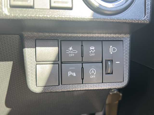 ダイハツ タント ファンクロスターボ 静岡県 2023(令5)年 1.2万km ブラックマイカメタリック/サンドベージュメタリック 社外メモリナビ/・CD/・DVD/・フルセグＴＶ/・Bluetooth/・AM/・FM/主要装備/・両側パワスラ/・衝突軽減/・レーンキープ/・コーナーセンサー前後/・バックカメラ/・ETC/・ドラレコ前/・シートヒーターD/N席/・ステリモ/・電動パーキングブレーキ/・オートホールド/・LEDヘッドライト/・オートライト/・オートハイビーム/・フォグランプ/・社外フロアマット/・純正フアルミホイール/・スペアキー1本