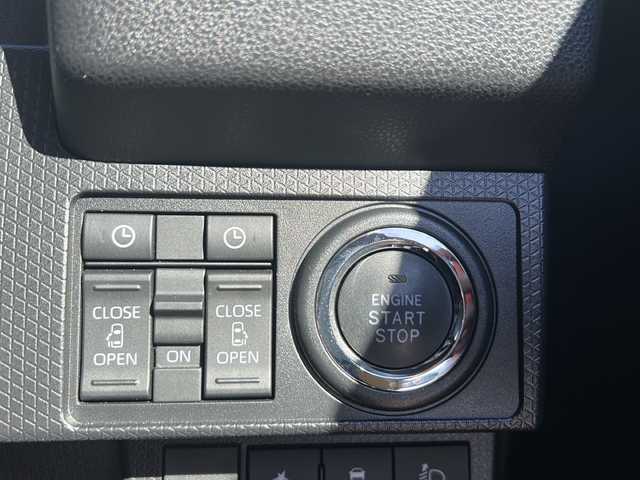 ダイハツ タント ファンクロスターボ 静岡県 2023(令5)年 1.2万km ブラックマイカメタリック/サンドベージュメタリック 社外メモリナビ/・CD/・DVD/・フルセグＴＶ/・Bluetooth/・AM/・FM/主要装備/・両側パワスラ/・衝突軽減/・レーンキープ/・コーナーセンサー前後/・バックカメラ/・ETC/・ドラレコ前/・シートヒーターD/N席/・ステリモ/・電動パーキングブレーキ/・オートホールド/・LEDヘッドライト/・オートライト/・オートハイビーム/・フォグランプ/・社外フロアマット/・純正フアルミホイール/・スペアキー1本