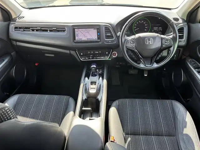 ホンダ ヴェゼル ハイブリッド 福岡県 2016(平28)年 8万km 青 純正ナビ(ワンセグテレビ・CD・DVD・BT)/・VXM-174VFi/バックカメラ/ETC/純正アルミホイール/前席シートヒーター/プッシュスタート/社外フロアマット/スマートキー