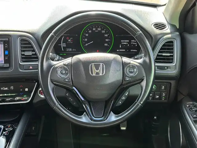 ホンダ ヴェゼル ハイブリッド 福岡県 2016(平28)年 8万km 青 純正ナビ(ワンセグテレビ・CD・DVD・BT)/・VXM-174VFi/バックカメラ/ETC/純正アルミホイール/前席シートヒーター/プッシュスタート/社外フロアマット/スマートキー