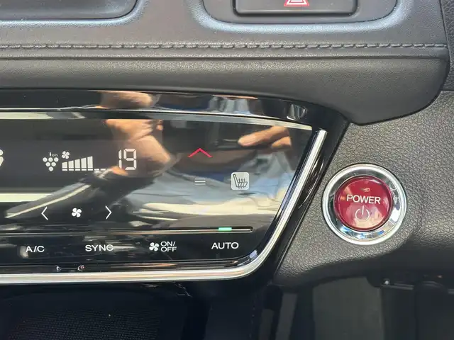 ホンダ ヴェゼル ハイブリッド 福岡県 2016(平28)年 8万km 青 純正ナビ(ワンセグテレビ・CD・DVD・BT)/・VXM-174VFi/バックカメラ/ETC/純正アルミホイール/前席シートヒーター/プッシュスタート/社外フロアマット/スマートキー