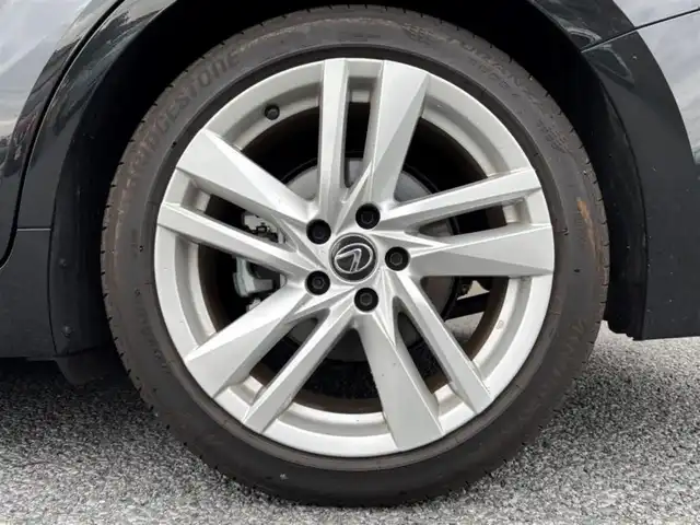 レクサス ＩＳ 300 茨城県 2023(令5)年 0.6万km グラファイトブラックガラスフレーク ワンオーナー/純正メモリナビ(AM/FM/TV/Miracast/BT/CD/DVD)/バックカメラ/追従型クルーズコントロール/ETC2.0/3眼LEDヘッドライト/レザーシート/パワーシート(D/N席)/電動リアゲート/純正アルミホイール/ブラインドスポットモニター/レクサスセーフティシステムプラス/・プリクラッシュセーフティ/・レーントレーシング/・オートマチックハイビーム/・レーダークルーズコントロール/・ロードサインアシスト/・先行車発進告知機能/・ドライバー異常時対応システム/パワーステアリング/オートライト/パドルシフト