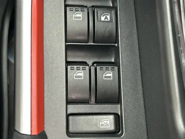 ダイハツ ロッキー G 大阪府 2021(令3)年 1.7万km ブラックマイカメタリック/シャイニングホワイトパール ワンオーナー/純正9インチメモリナビ/BTオーディオ/CD/DVD/フルセグテレビ/バックカメラ/前席シートヒーター/ETC/クルーズコントロール/ステアリングスイッチ/純正フロアマット/純正ドアバイザー/純正17インチAW/LEDヘッドライト/オートライト/フォグランプ/スペアキー