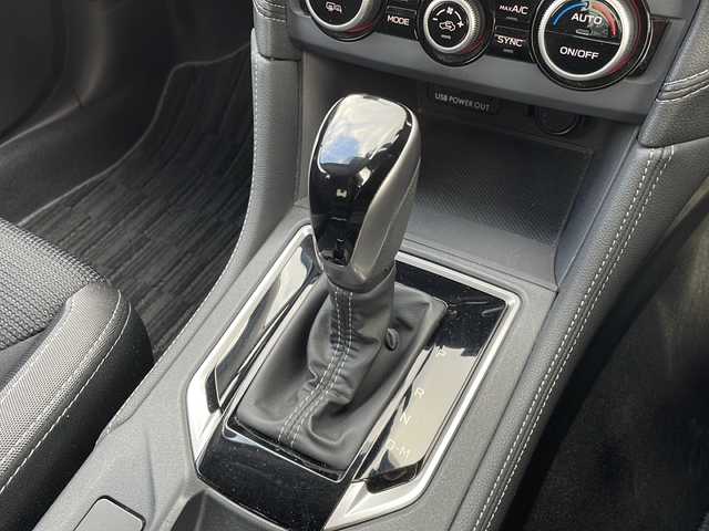 スバル インプレッサ Ｇ４ 2．0i－S アイサイト 山口県 2017(平29)年 5万km ダークブルーパール ワンオーナー/純正8インチSDナビ【CN-LR820D】/・AM/FM/iPod/USB/SD/CD/DVD/Bluetooth/フルセグテレビ/バックカメラ/ETC/純正フロアマット/18インチ純正アルミホイール/LEDヘッドランプ/フォグランプ/オートライト/前席パワーシート/スマートキー/スペアキー/プッシュアップスタート/電動パーキングブレーキ/パドルシフト/アイドリングストップ/アイサイト/・プリクラッシュブレーキ/・全車速追従機能付クルーズコントロール/・AT誤発進抑制制御/・車線逸脱抑制/・車線逸脱警報/・ふらつき警報/取扱説明書/保証書/記録簿