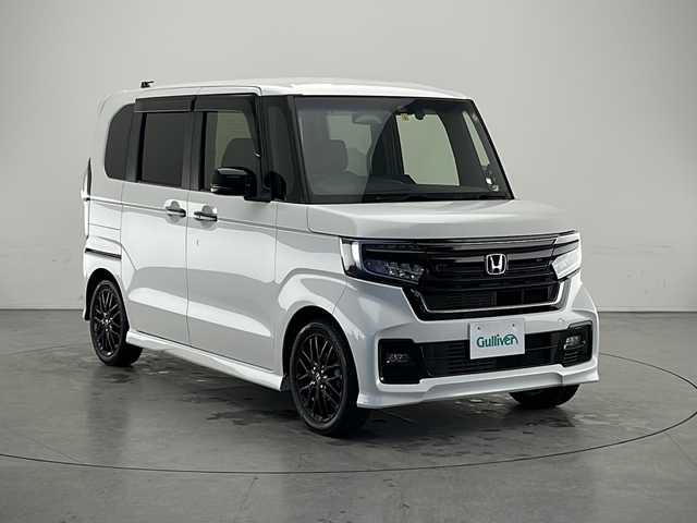 ホンダ Ｎ ＢＯＸ カスタム L ターボ スタイル+ブラック 長野県 2022(令4)年 4.1万km プラチナホワイトパール 純正メモリナビ&フルセグTV&CD&DVD&USB&BT/ホンダセンシング/アダプティブクルーズコントロール/レーンキープアシスト/車線逸脱警報/衝突軽減ブレーキ/後方コーナーセンサー/先行車発進告知/道路標識表示/オートマチックハイビーム/アイドリングストップ/純正前後ドライブレコーダー/両側パワースライドドア/ハーフレザーシート/前席シートヒーター/ステアリングスイッチ/パドルシフト/2列目サンシェード/バックカメラ/ビルトインETC/LEDヘッドライト/オートライト/フロントフォグランプ/電動格納ミラー/ウィンカーミラー/シーケンシャルウィンカー/ドアミラーヒーター/電動ホールド/ブレーキホールド/純正15インチAW装着/純正フロアマット/純正ドアバイザー/プッシュスタート/スマートキー/スペアキー1本