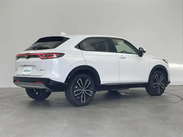 ホンダ ヴェゼル ハイブリッド e:HEV Z 埼玉県 2021(令3)年 2.5万km プラチナホワイトパール 10インチポータブルナビ/ホンダセンシング/衝突軽減ブレーキ/踏み間違い衝突軽減システム/ブラインドスポットインフォメーション/レーダークルーズコントロール/レーンキープアシスト/クリアランスソナー /オートパーキングブレーキホールド/ハーフレザー/シートヒーター/ステアリングヒーター/パドルシフト/ハンズフリーパワーバックドア/ＬＥＤオートライト/フォグランプ/スマートキー/ETC