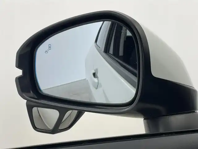 ホンダ ヴェゼル ハイブリッド e:HEV Z 埼玉県 2021(令3)年 2.5万km プラチナホワイトパール 10インチポータブルナビ/ホンダセンシング/衝突軽減ブレーキ/踏み間違い衝突軽減システム/ブラインドスポットインフォメーション/レーダークルーズコントロール/レーンキープアシスト/クリアランスソナー /オートパーキングブレーキホールド/ハーフレザー/シートヒーター/ステアリングヒーター/パドルシフト/ハンズフリーパワーバックドア/ＬＥＤオートライト/フォグランプ/スマートキー/ETC