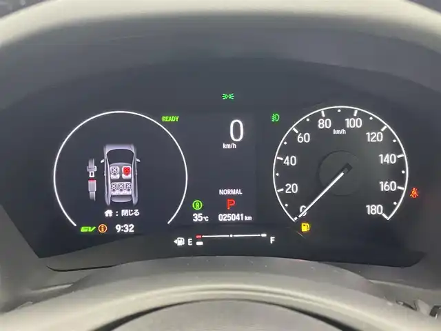 ホンダ ヴェゼル ハイブリッド e:HEV Z 埼玉県 2021(令3)年 2.5万km プラチナホワイトパール 10インチポータブルナビ/ホンダセンシング/衝突軽減ブレーキ/踏み間違い衝突軽減システム/ブラインドスポットインフォメーション/レーダークルーズコントロール/レーンキープアシスト/クリアランスソナー /オートパーキングブレーキホールド/ハーフレザー/シートヒーター/ステアリングヒーター/パドルシフト/ハンズフリーパワーバックドア/ＬＥＤオートライト/フォグランプ/スマートキー/ETC