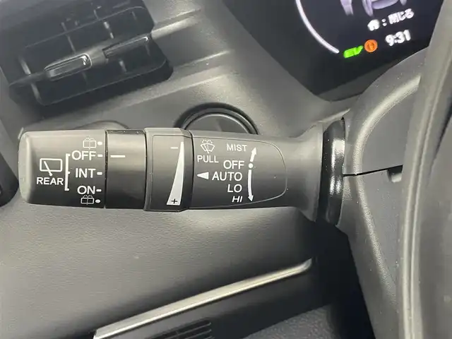 ホンダ ヴェゼル ハイブリッド e:HEV Z 埼玉県 2021(令3)年 2.5万km プラチナホワイトパール 10インチポータブルナビ/ホンダセンシング/衝突軽減ブレーキ/踏み間違い衝突軽減システム/ブラインドスポットインフォメーション/レーダークルーズコントロール/レーンキープアシスト/クリアランスソナー /オートパーキングブレーキホールド/ハーフレザー/シートヒーター/ステアリングヒーター/パドルシフト/ハンズフリーパワーバックドア/ＬＥＤオートライト/フォグランプ/スマートキー/ETC