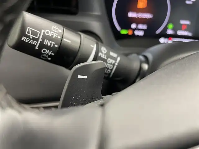 ホンダ ヴェゼル ハイブリッド e:HEV Z 埼玉県 2021(令3)年 2.5万km プラチナホワイトパール 10インチポータブルナビ/ホンダセンシング/衝突軽減ブレーキ/踏み間違い衝突軽減システム/ブラインドスポットインフォメーション/レーダークルーズコントロール/レーンキープアシスト/クリアランスソナー /オートパーキングブレーキホールド/ハーフレザー/シートヒーター/ステアリングヒーター/パドルシフト/ハンズフリーパワーバックドア/ＬＥＤオートライト/フォグランプ/スマートキー/ETC
