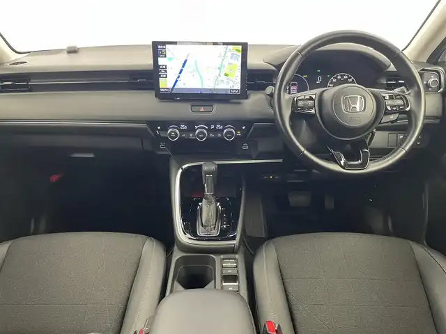 ホンダ ヴェゼル ハイブリッド e:HEV Z 埼玉県 2021(令3)年 2.5万km プラチナホワイトパール 10インチポータブルナビ/ホンダセンシング/衝突軽減ブレーキ/踏み間違い衝突軽減システム/ブラインドスポットインフォメーション/レーダークルーズコントロール/レーンキープアシスト/クリアランスソナー /オートパーキングブレーキホールド/ハーフレザー/シートヒーター/ステアリングヒーター/パドルシフト/ハンズフリーパワーバックドア/ＬＥＤオートライト/フォグランプ/スマートキー/ETC
