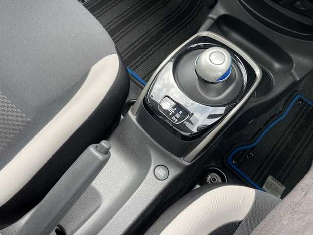 日産 ノート e－パワー X Vセレクション 神奈川県 2020(令2)年 1.6万km ブリリアントシルバー ワンオーナー/インテリジェントエマージェンシーブレーキ/車線逸脱警報/踏み間違い衝突防止アシスト/純正メモリナビ【MJ320D-W】/(DVD/ワンセグTV/Bluetooth/MSV)/アラウンドビューモニター/スマートルームミラー/スマートキー/ETC/純正前後ドライブレコーダー/新車時保証書/取扱説明書